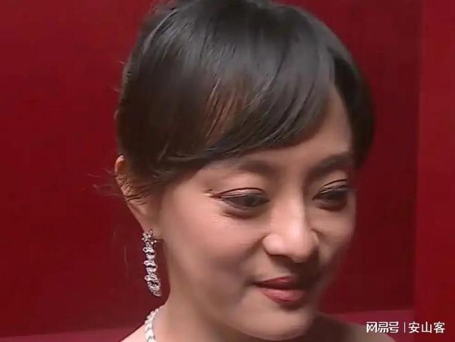 签吓坏杨幂不敢露脸只有赵今麦扛住了！不朽情缘平台登录入口芭莎之夜被镜头(图3)