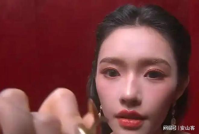 签吓坏杨幂不敢露脸只有赵今麦扛住了！不朽情缘平台登录入口芭莎之夜被镜头(图5)