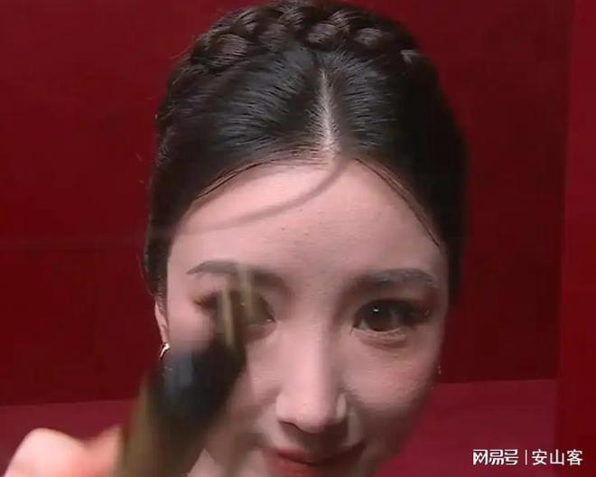签吓坏杨幂不敢露脸只有赵今麦扛住了！不朽情缘平台登录入口芭莎之夜被镜头(图9)
